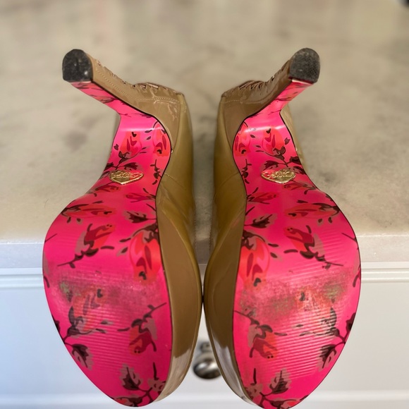 Sexy Back Betsy Johnson Nude Platform Heels - Picture 5 of 5
